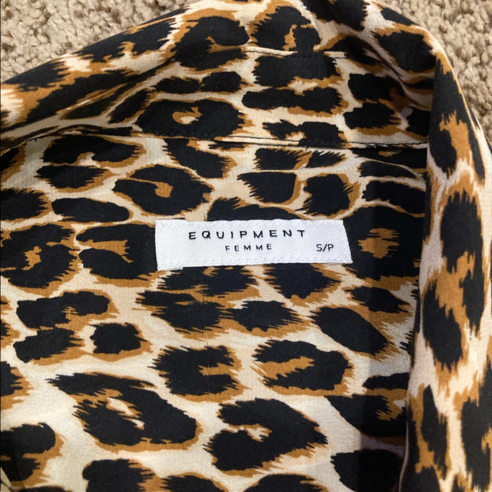 EQUIPMENT FEMME Silk Button Down - Picture 4 of 5